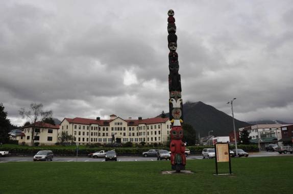 Praça central em Sitka, no sudeste do Alaska